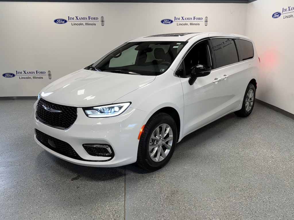 Used 2026 Chrysler Pacifica Van Passenger Van