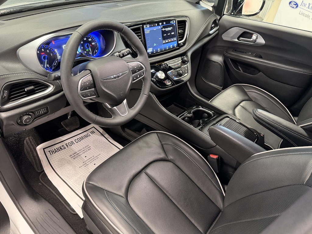 Used 2026 Chrysler Pacifica Van Passenger Van