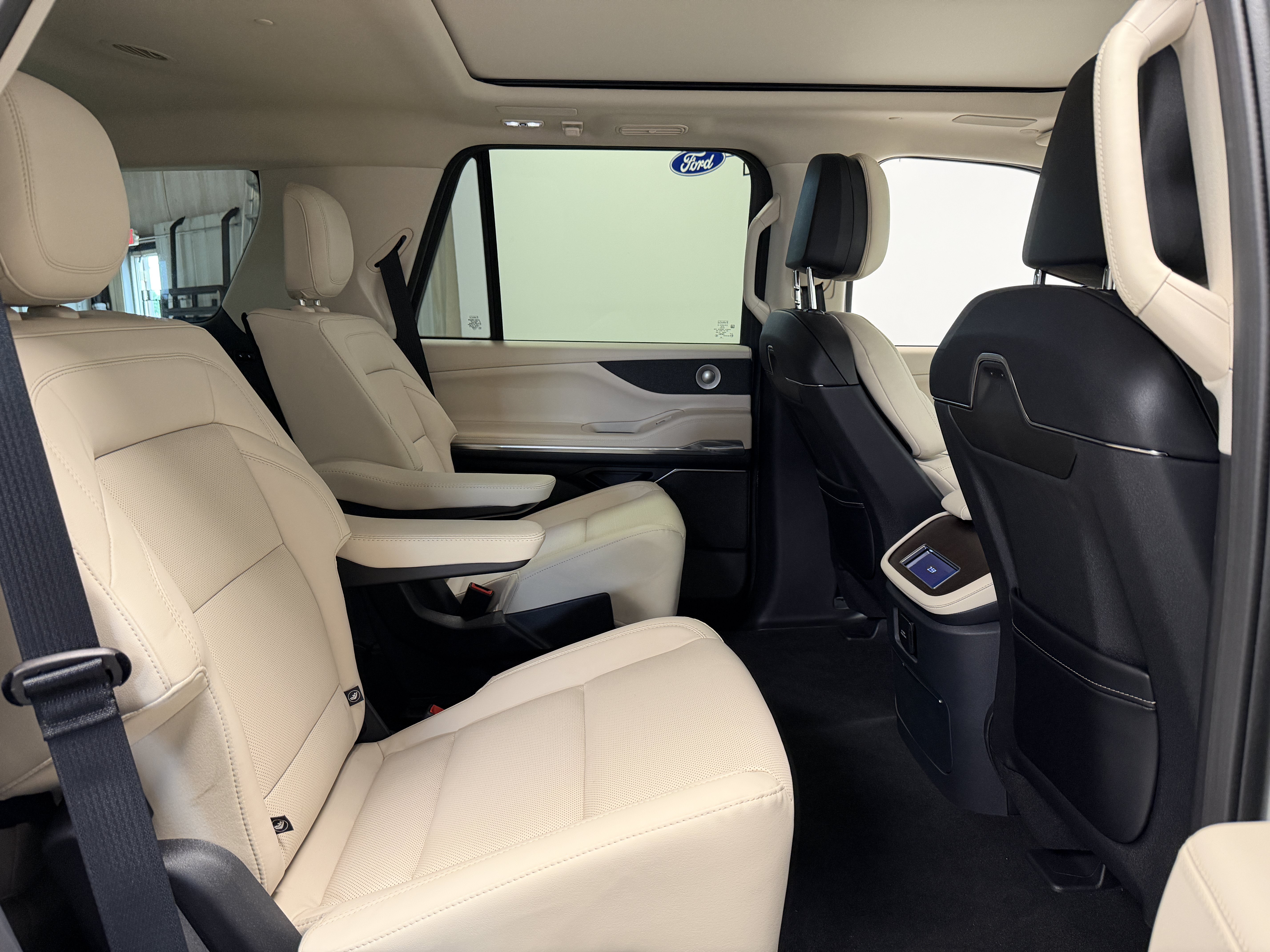 2027 Lincoln Navigator Reserve - Photo 23