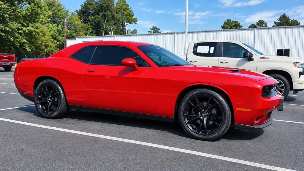 Used 2017 Dodge Challenger SXT