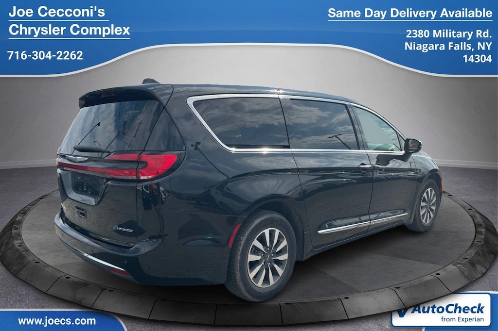 Used 2023 Chrysler Pacifica Hybrid Limited Van