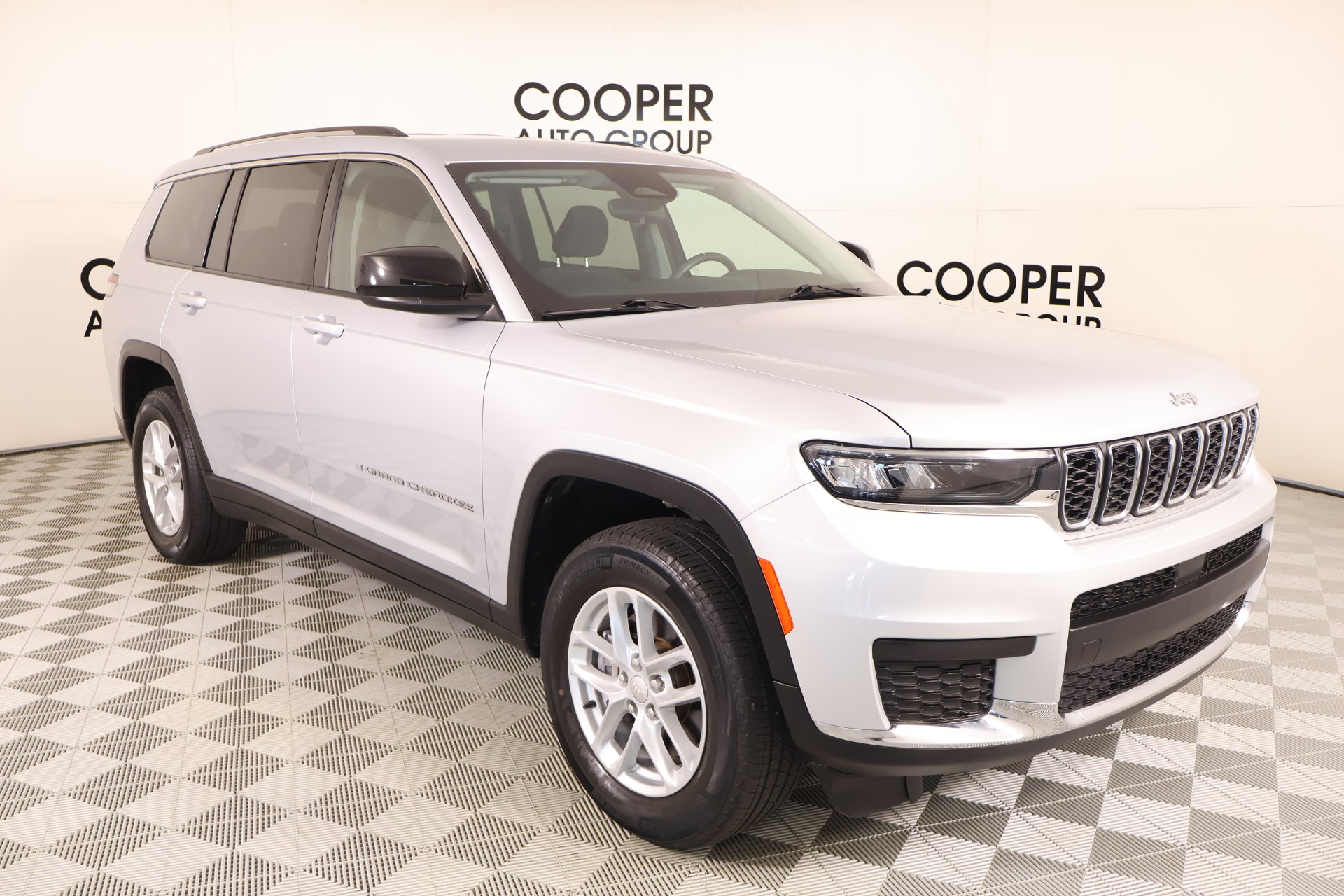 2023 Jeep Grand Cherokee L Laredo