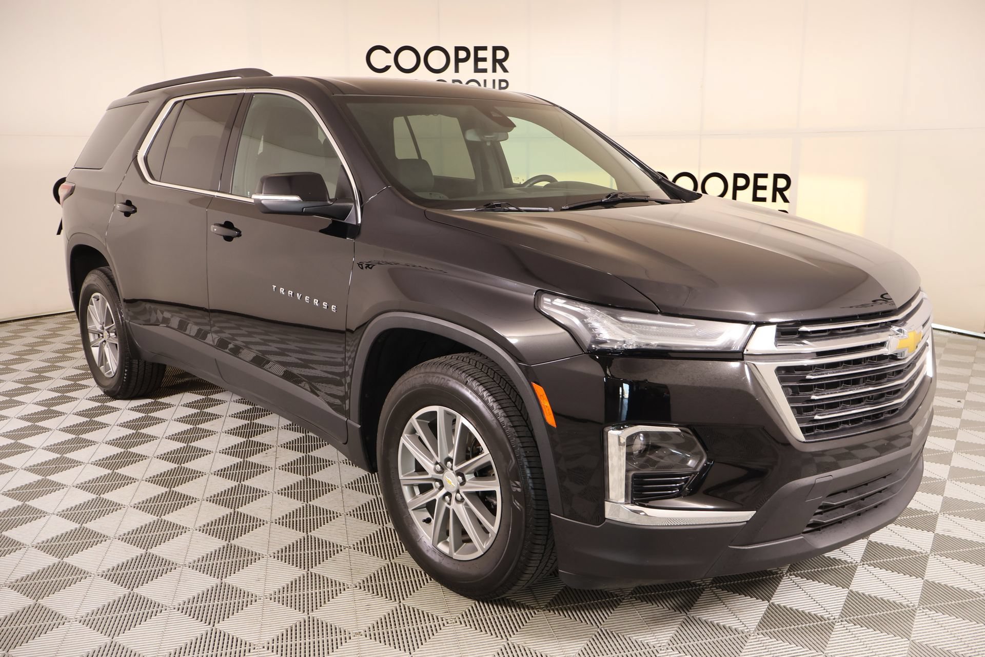 Used 2023 Chevrolet Traverse LT Cloth SUV