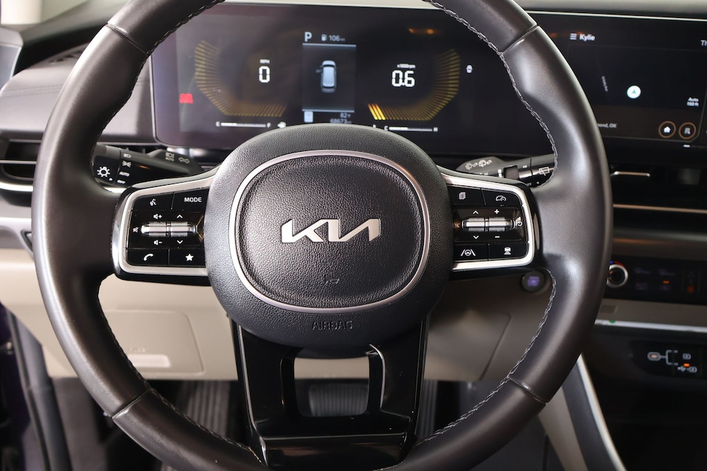 Used 2025 Kia Carnival LXS Van Passenger Van