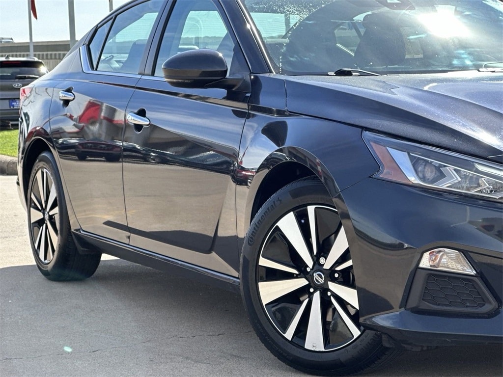 Used 2022 Nissan Altima 2.5 SV Sedan