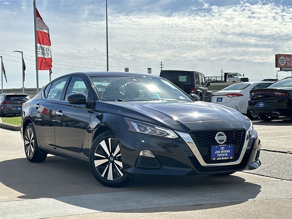 Used 2022 Nissan Altima 2.5 SV Sedan