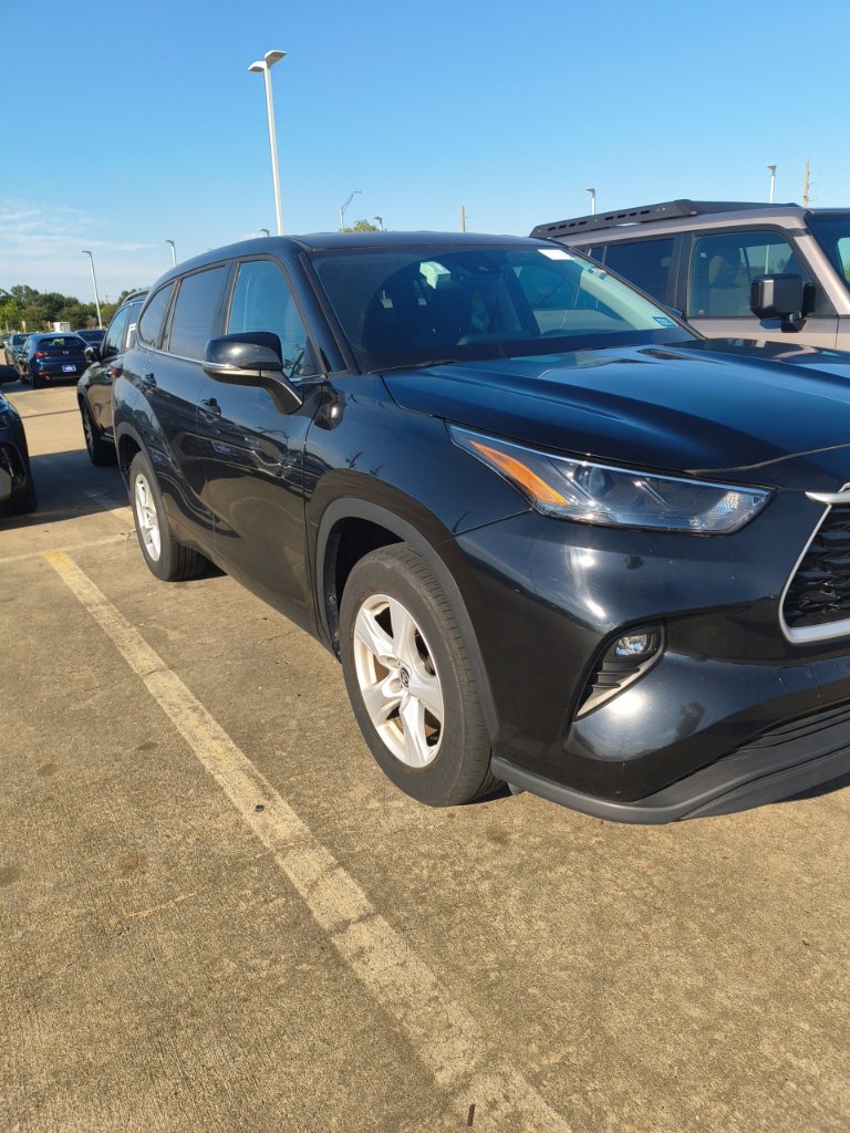 Used 2025 Toyota Highlander LE SUV