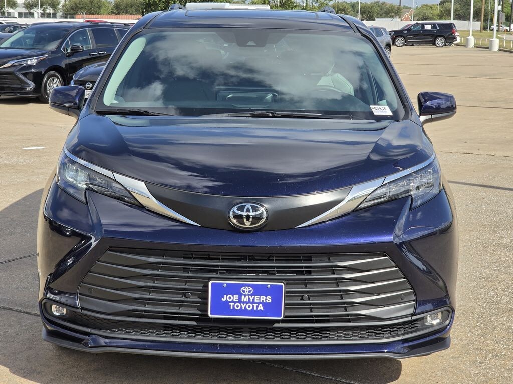 Used 2026 Toyota Sienna XLE Minivan/Van