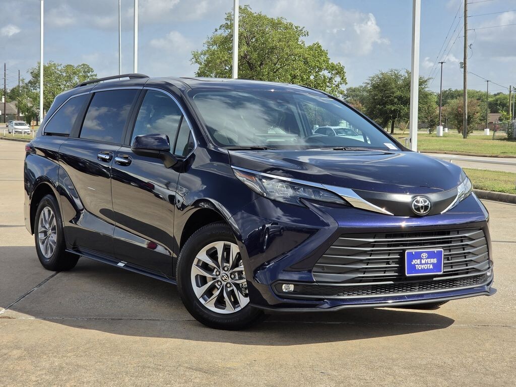 Used 2026 Toyota Sienna XLE Minivan/Van