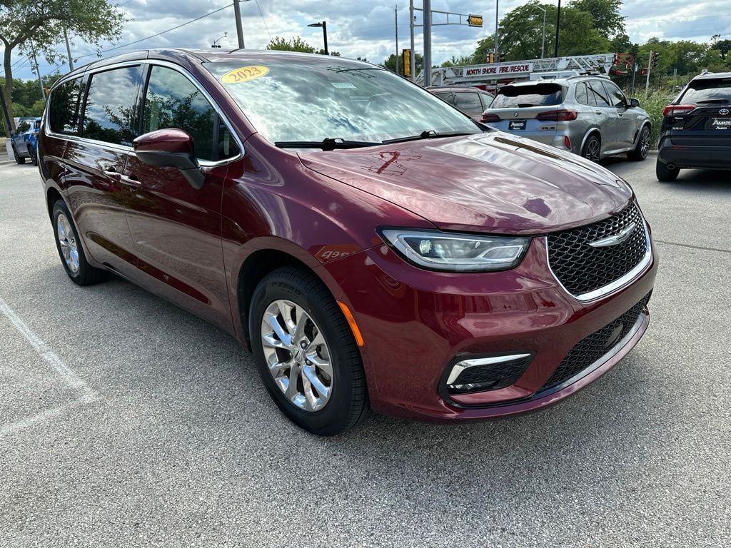 Used 2023 Chrysler Pacifica Touring L Minivan/Van