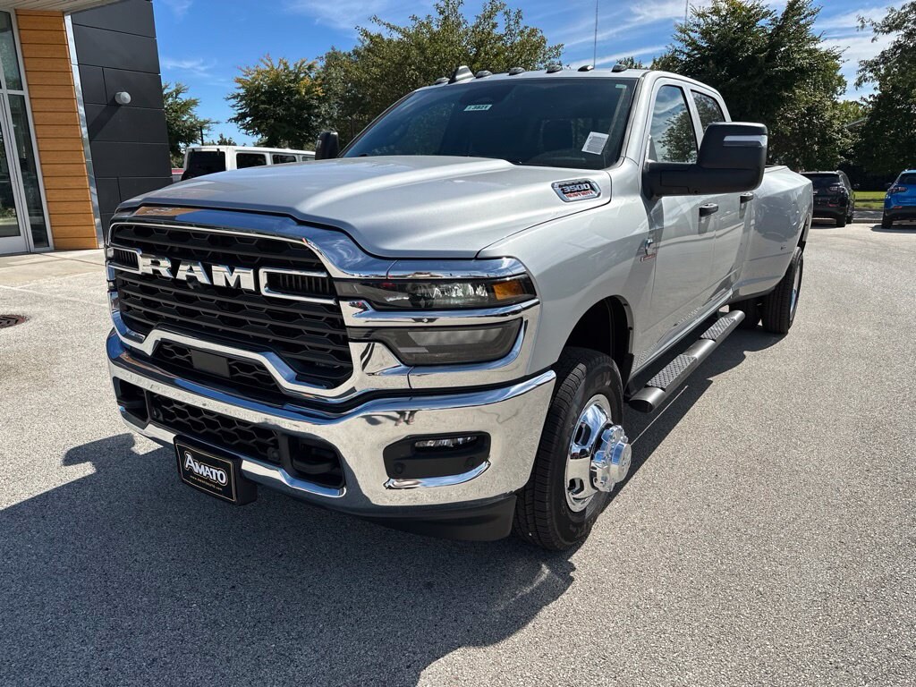 New 2027 Ram 3500 TRADESMAN CREW CAB 4X4 8' BOX Pickup