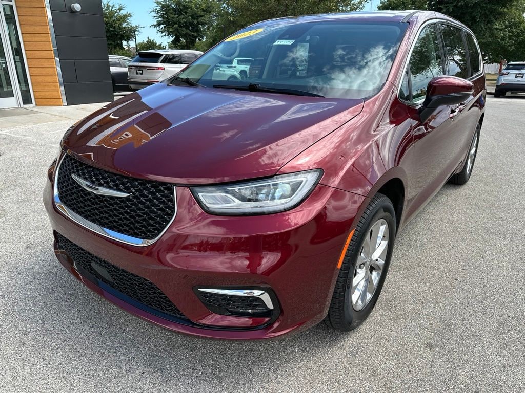 Used 2023 Chrysler Pacifica Touring L Minivan/Van