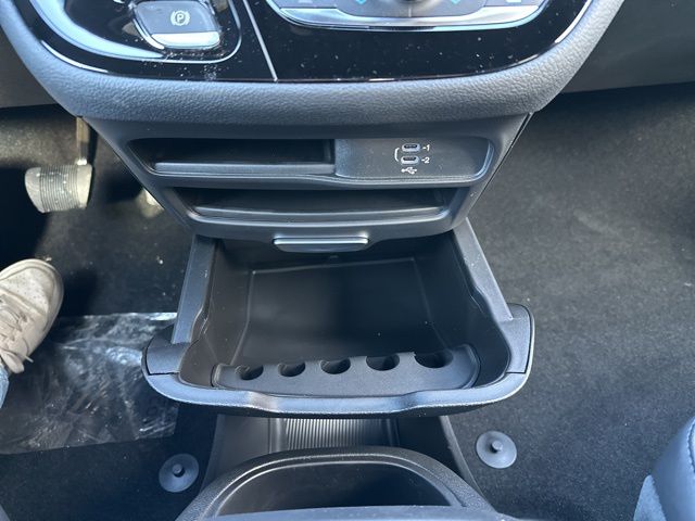 2026 Chrysler Pacifica Select - Photo 28
