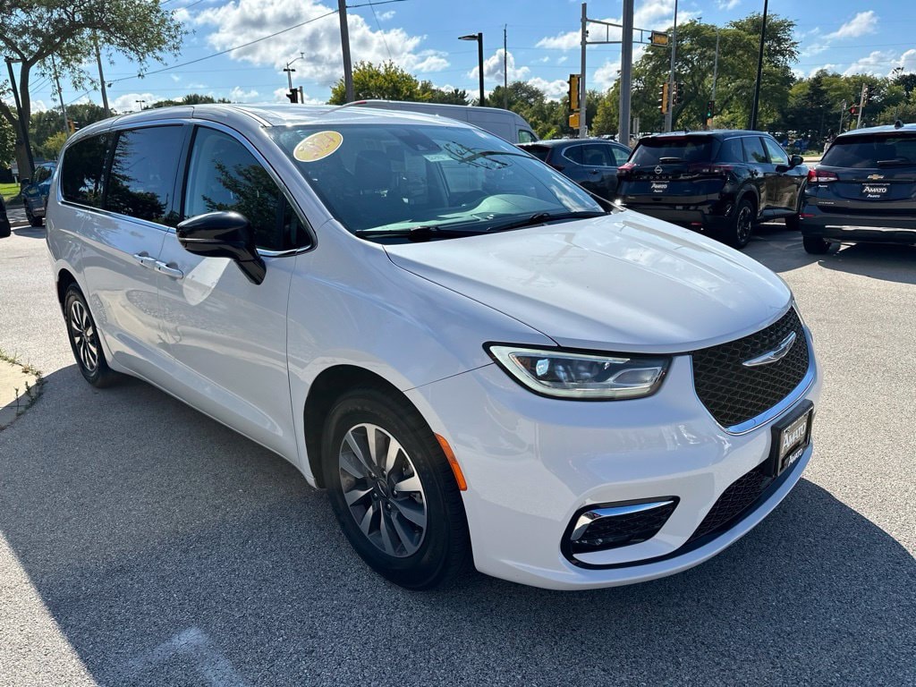 Used 2024 Chrysler Pacifica Hybrid Select Minivan/Van