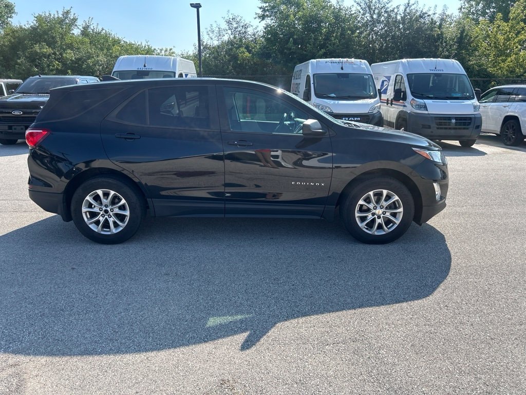 Used 2020 Chevrolet Equinox LS with VIN 2GNAXSEV7L6270586 for sale in Glendale, WI
