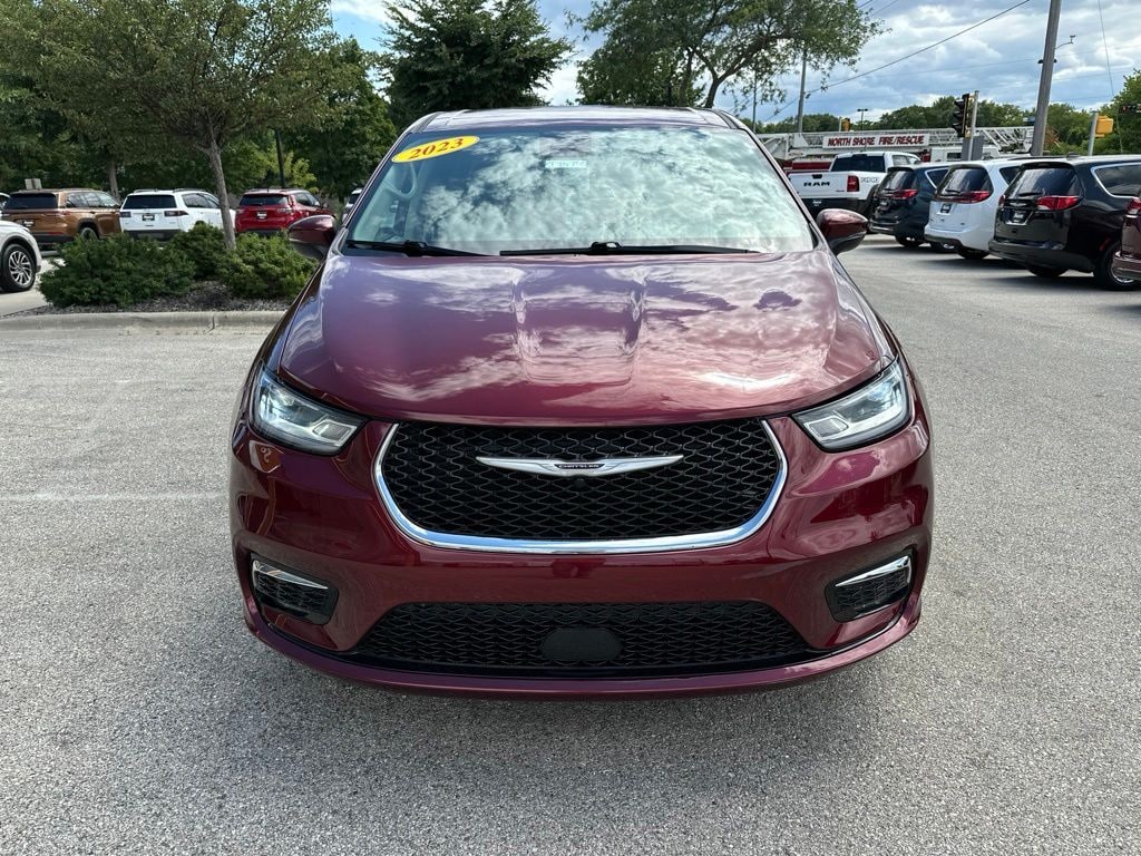 Used 2023 Chrysler Pacifica Touring L Minivan/Van