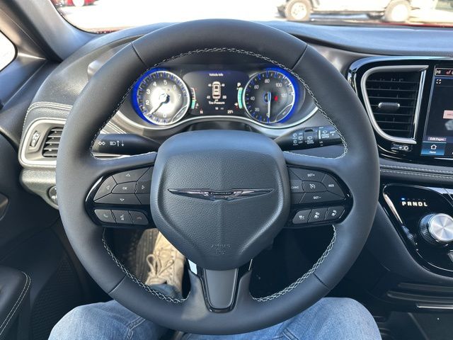 2026 Chrysler Pacifica Select - Photo 25