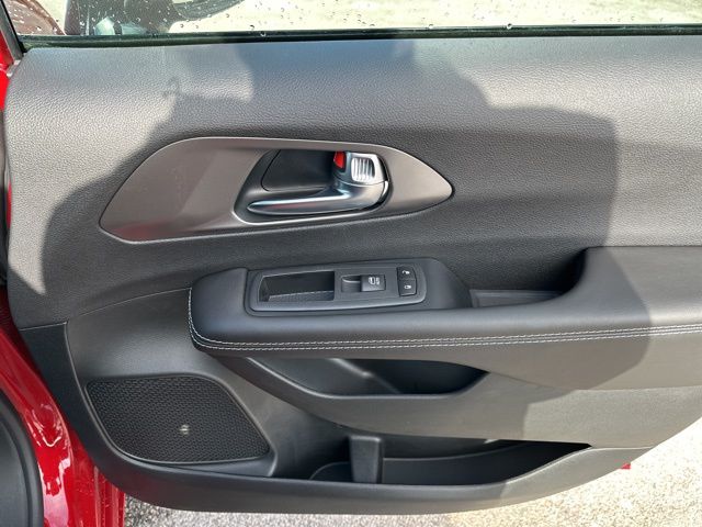 2026 Chrysler Pacifica Select - Photo 12
