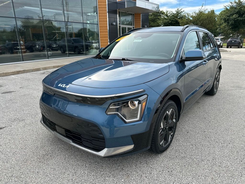 Used 2024 Kia Niro Wind with VIN KNDCR3L18R5115907 for sale in Glendale, WI