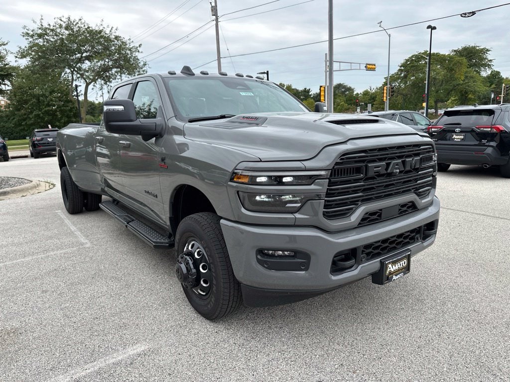 New 2027 Ram 3500 LARAMIE CREW CAB 4X4 8' BOX Pickup
