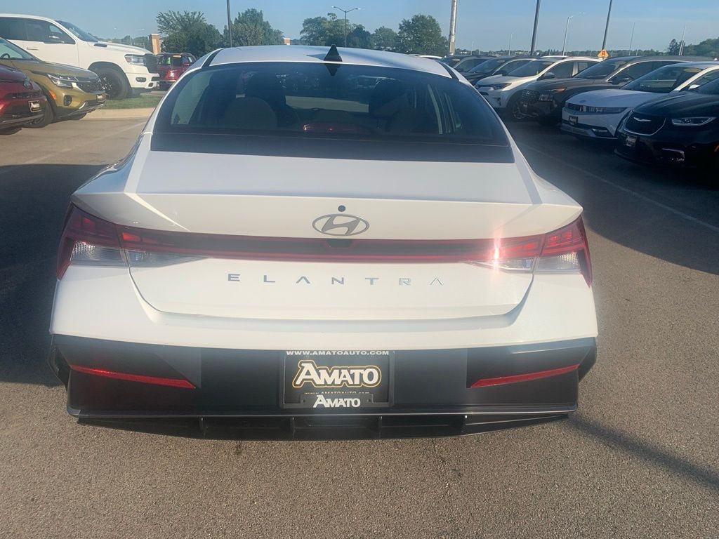 Certified 2025 Hyundai Elantra SEL Convenience Sedan
