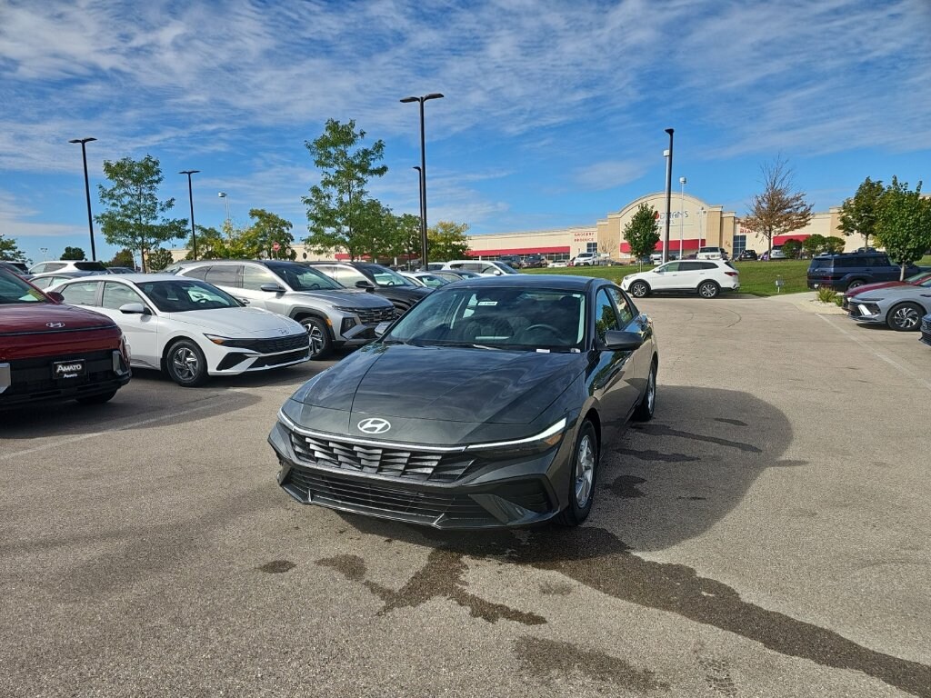 New 2026 Hyundai Elantra SE Sedan