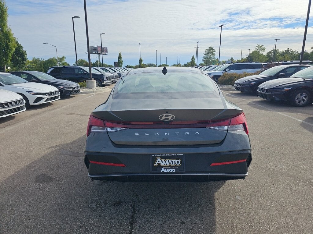 New 2026 Hyundai Elantra SE Sedan
