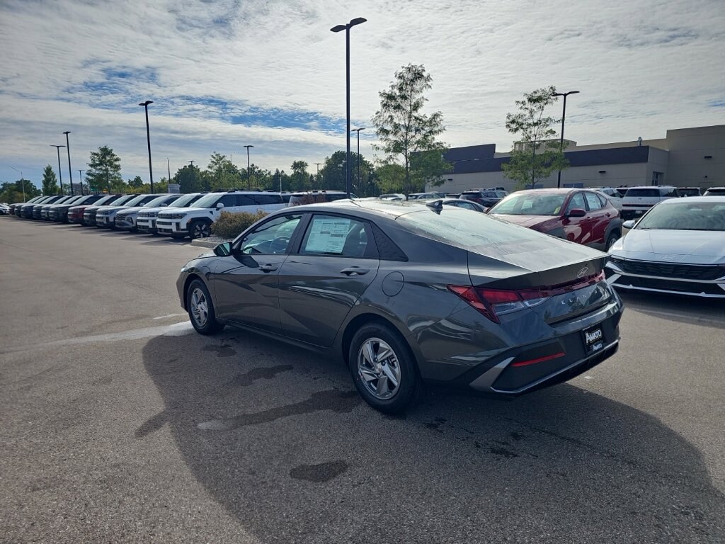 New 2026 Hyundai Elantra SE Sedan