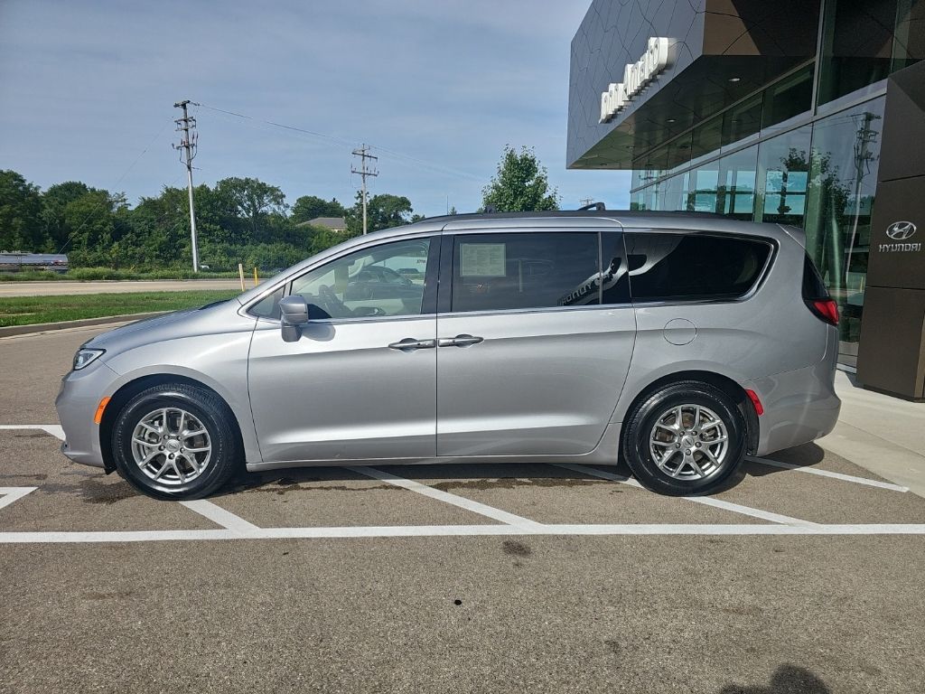 Used 2021 Chrysler Pacifica Touring Minivan/Van