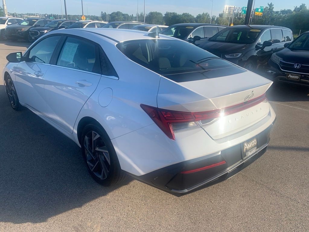 Certified 2025 Hyundai Elantra SEL Convenience Sedan