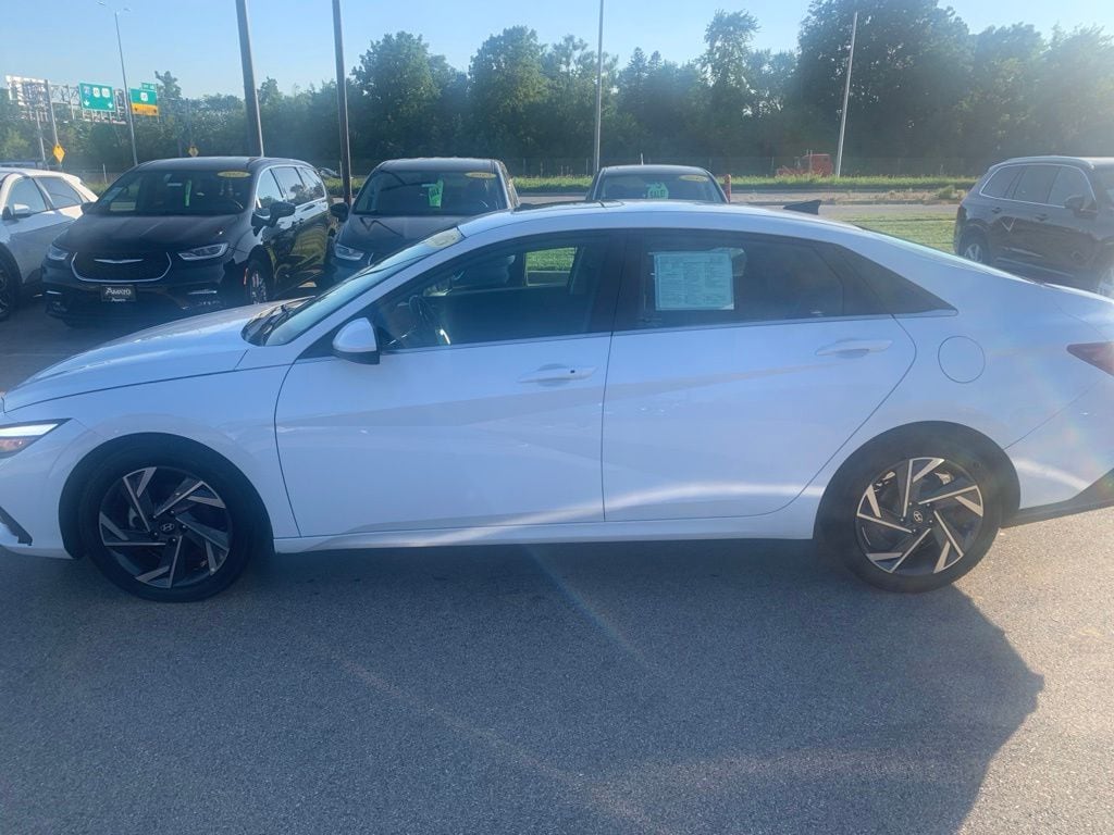 Certified 2025 Hyundai Elantra SEL Convenience Sedan