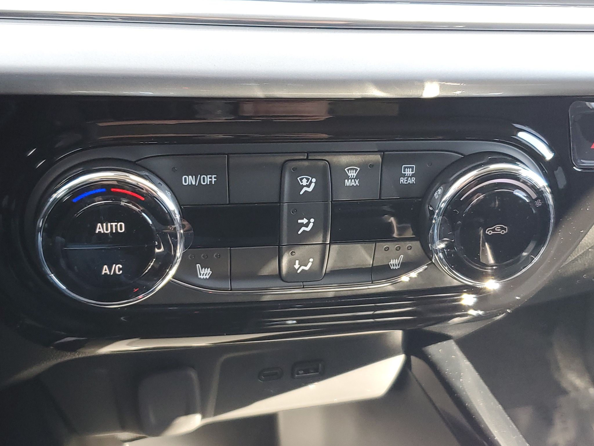 2026 Chevrolet Trax LT - Photo 25