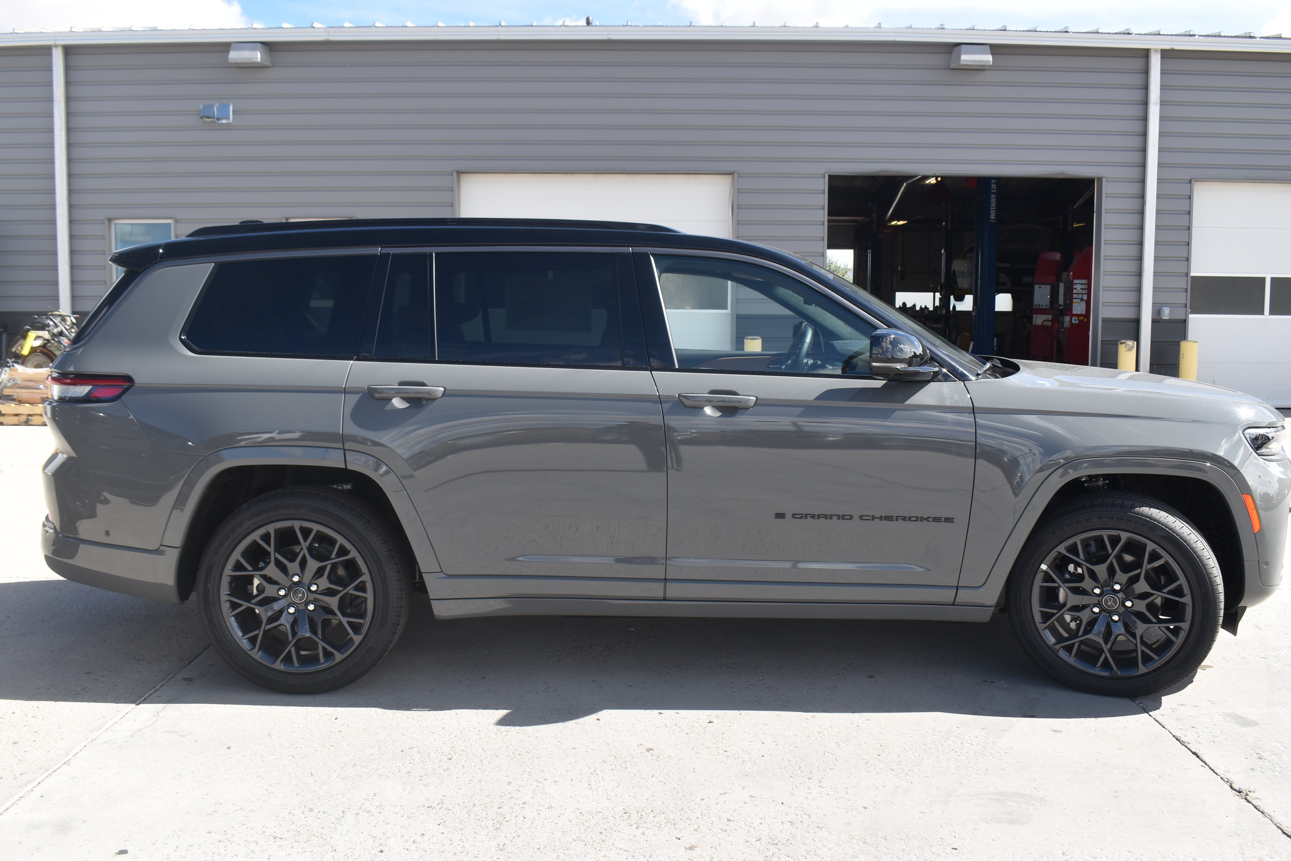 New 2027 Jeep Grand Cherokee L L SUMMIT 4X4 Sport Utility