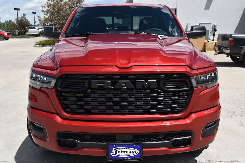 New 2026 Ram 1500 EXPRESS CREW CAB 4X4 5'7 BOX Pickup