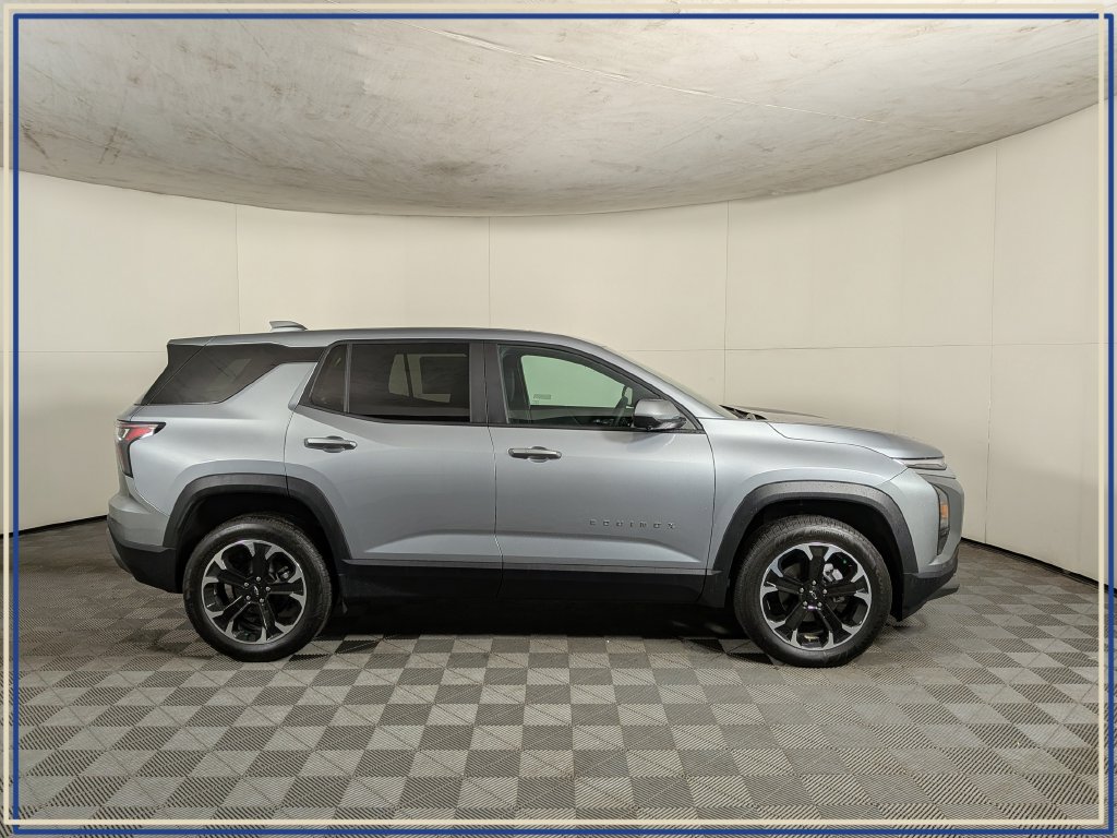 2027 Chevrolet Equinox LT - Photo 6