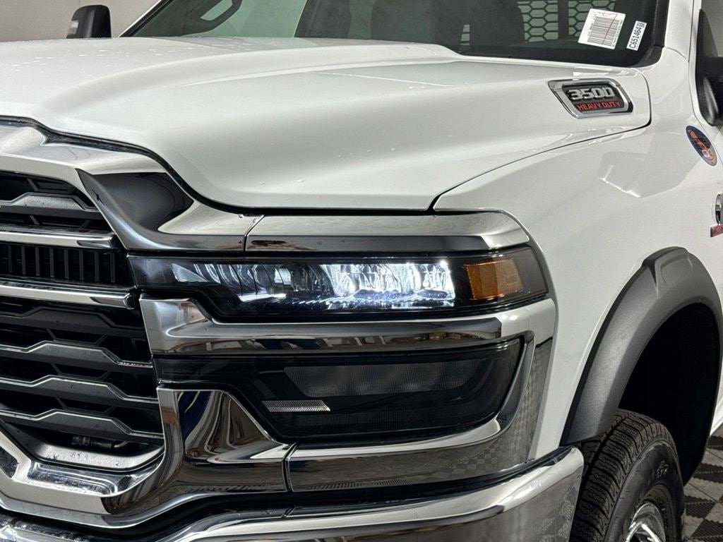 New 2026 Ram 3500 Chassis Cab TRADESMAN CREW 4X4 60' CA Pickup