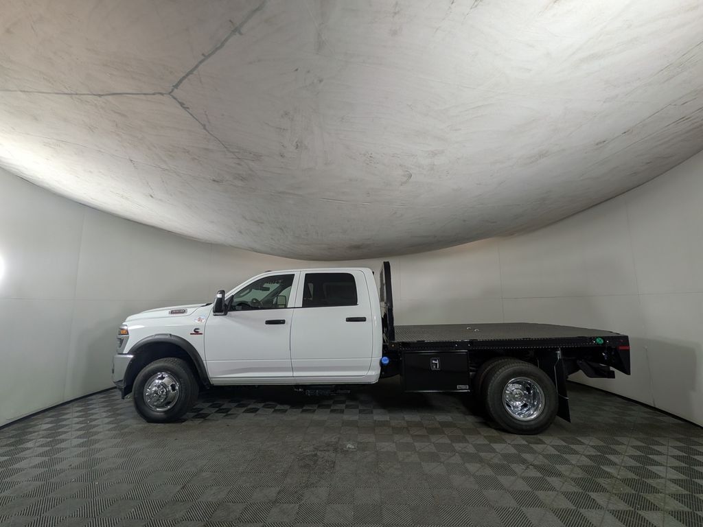 New 2026 Ram 3500 Chassis Cab TRADESMAN CREW 4X4 60' CA Pickup