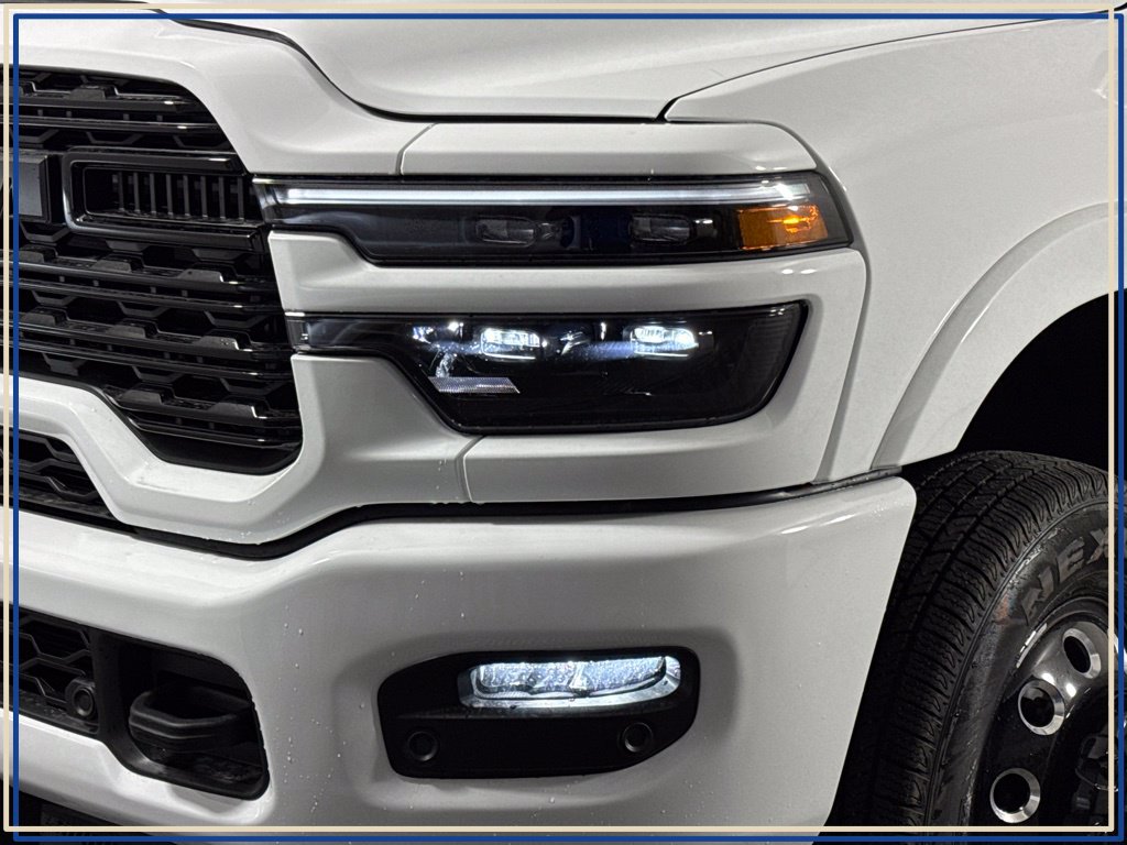New 2027 Ram 3500 LIMITED CREW CAB 4X4 8' BOX Pickup
