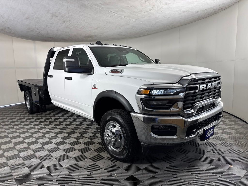 New 2026 Ram 3500 Chassis Cab TRADESMAN CREW 4X4 60' CA Pickup