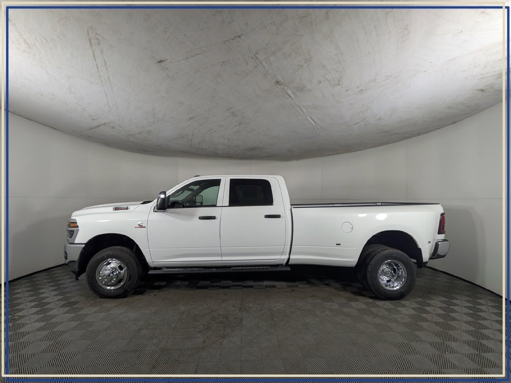 New 2026 Ram 3500 TRADESMAN CREW CAB 4X4 8' BOX Pickup