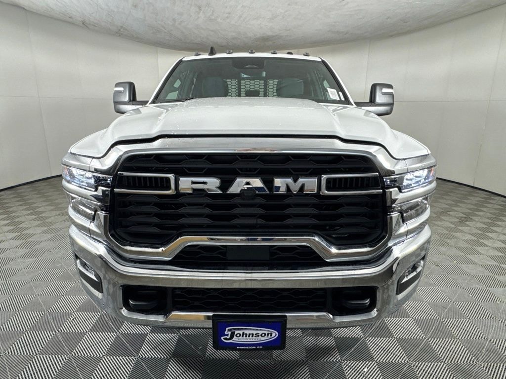 New 2026 Ram 3500 Chassis Cab TRADESMAN CREW 4X4 60' CA Pickup