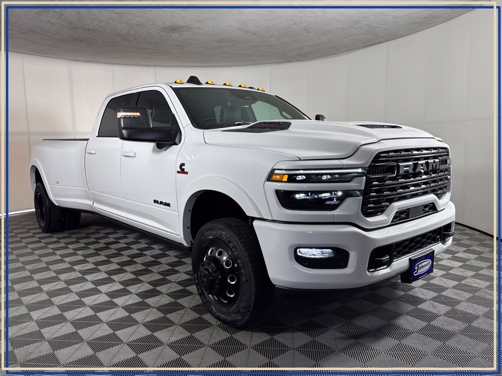 New 2027 Ram 3500 LIMITED CREW CAB 4X4 8' BOX Pickup
