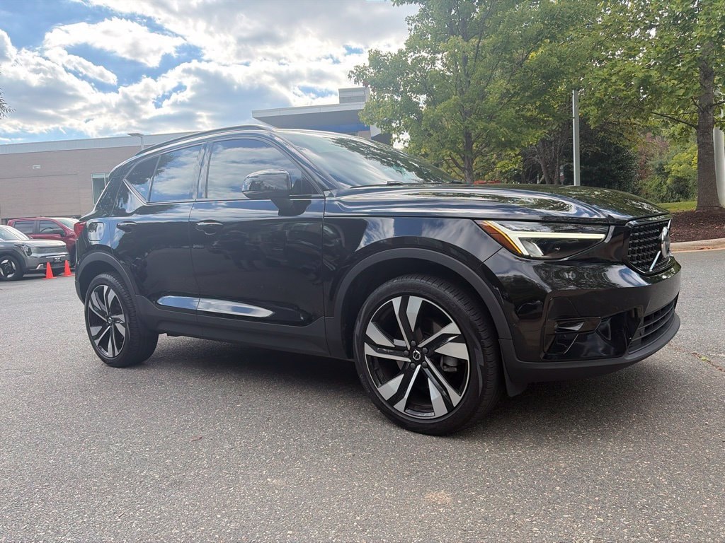 Used 2024 Volvo XC40 B5 Plus Dark Theme SUV