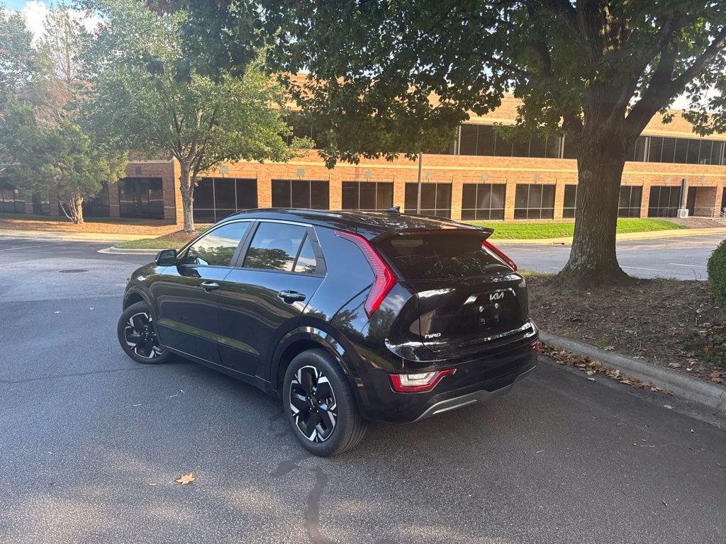 Used 2024 Kia Niro EV Wave SUV