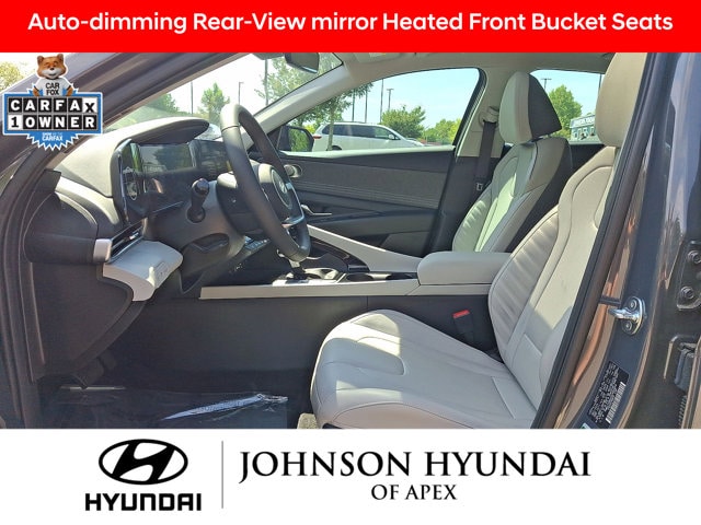 2025 Hyundai Elantra Limited - Photo 13