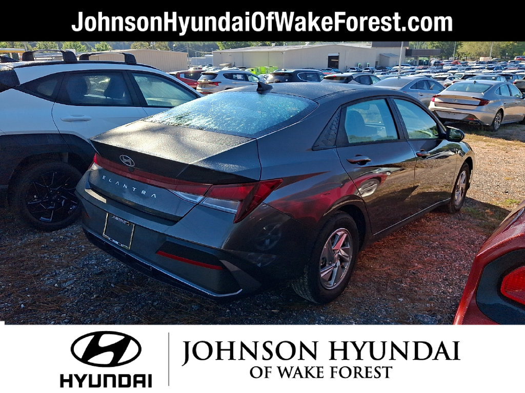 Used 2026 Hyundai Elantra SE Sedan