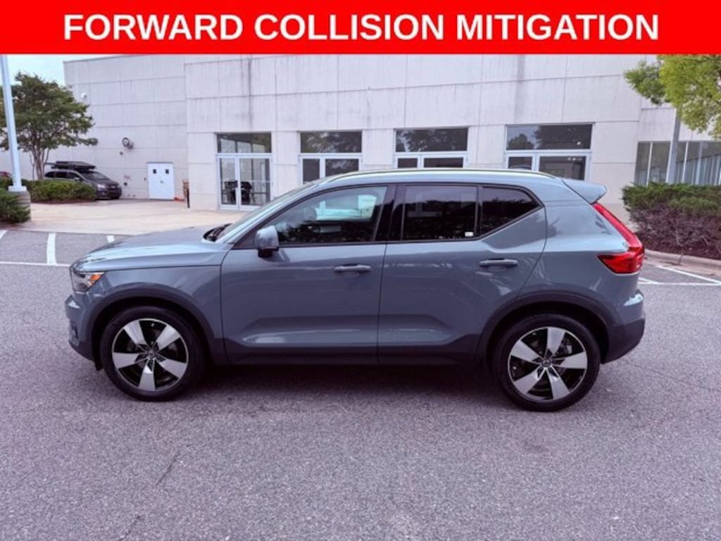 Used 2021 Volvo XC40 T5 Momentum SUV