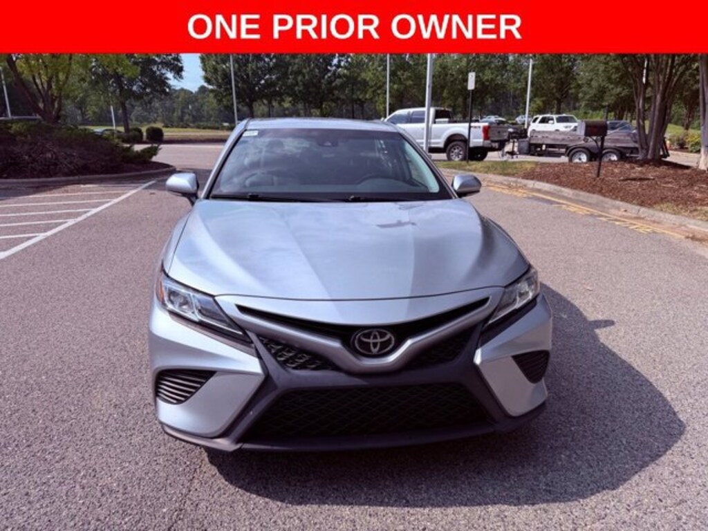 Used 2019 Toyota Camry SE Sedan