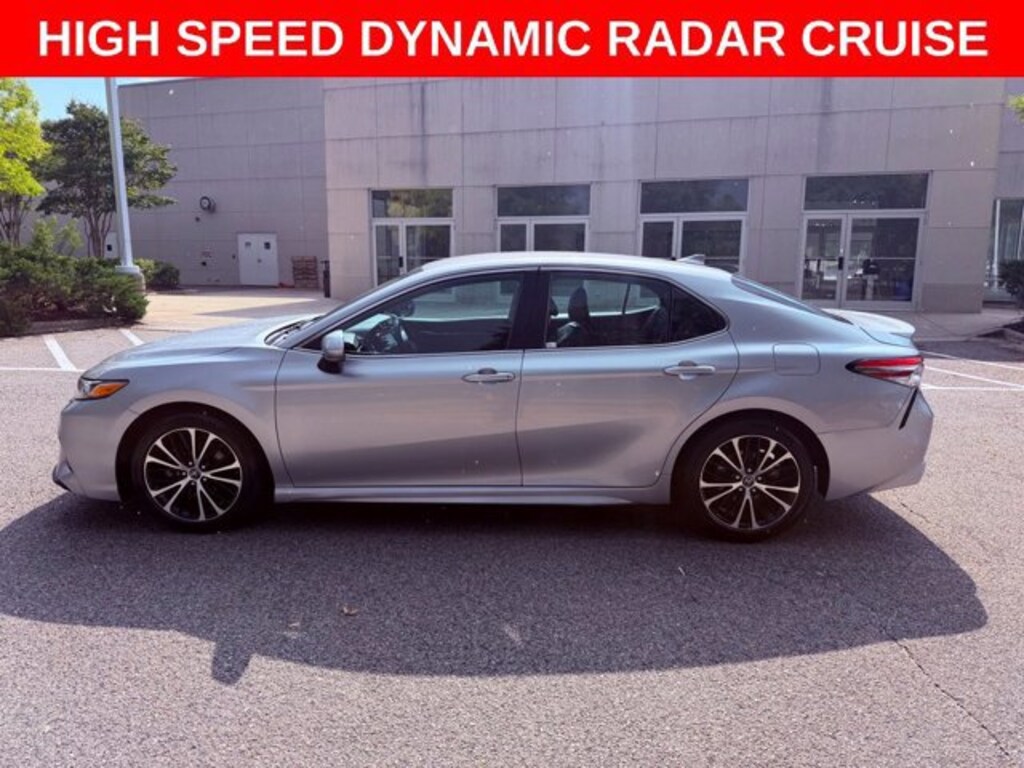 Used 2019 Toyota Camry SE Sedan