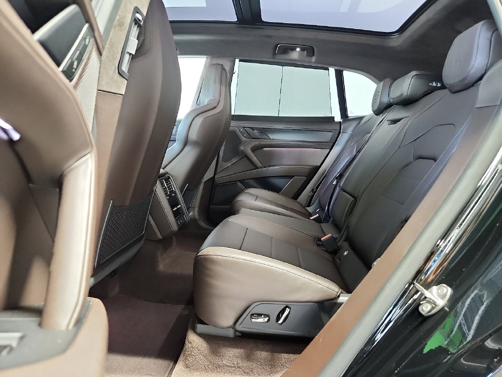 2026 Porsche Cayenne Turbo Electric - Photo 11